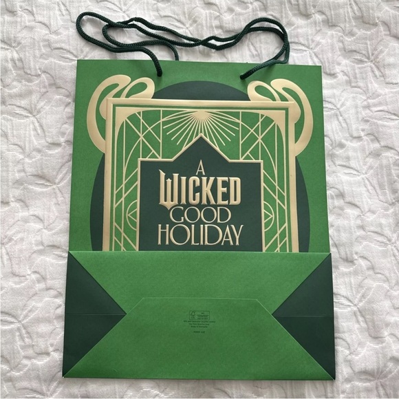 ❤️ 🆕 WICKED GOOD HOLIDAY Empty Paper Gift bag NEW Bloomingdale’s 2024 - Picture 7 of 12